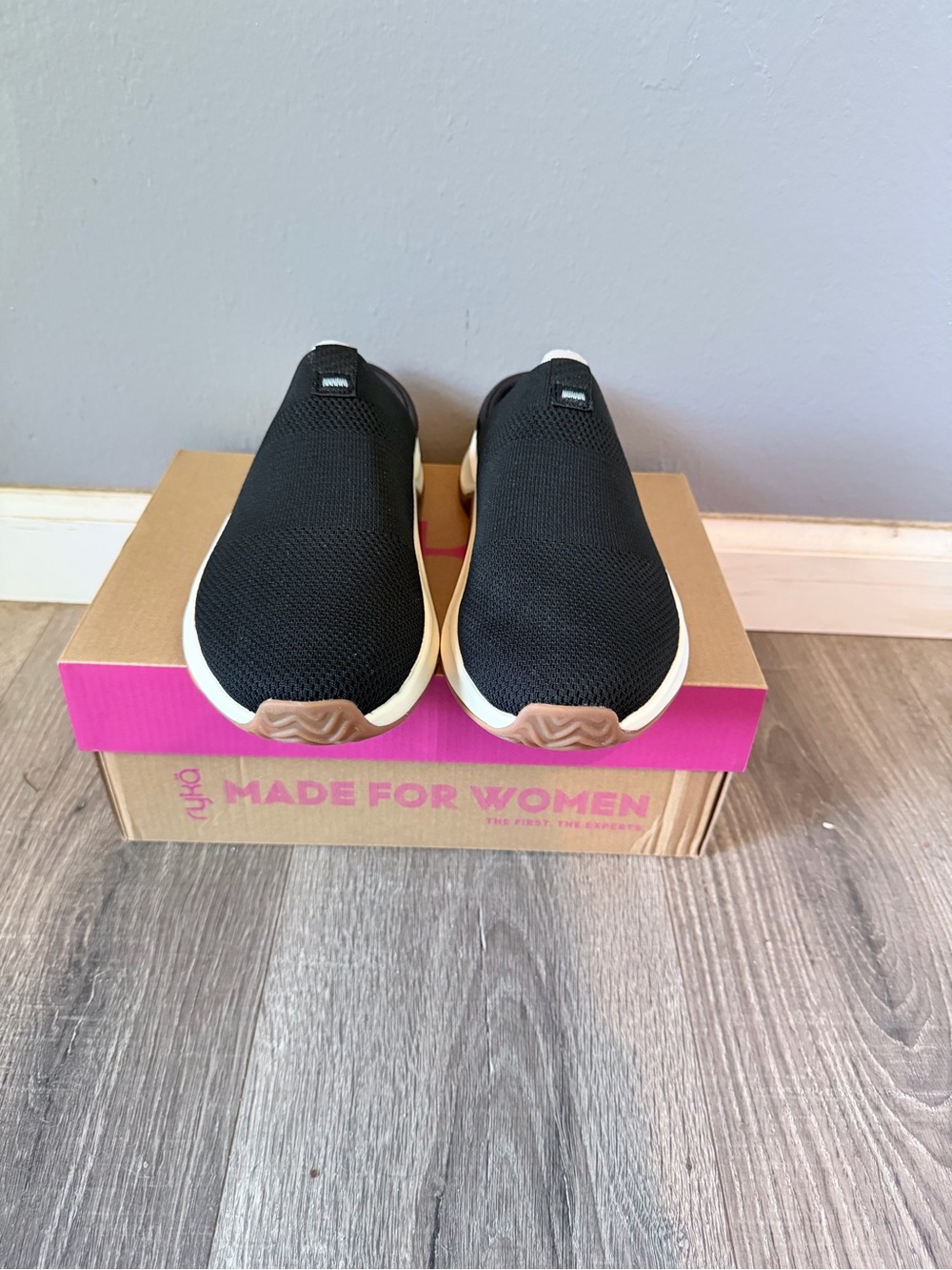 NIB Ryka Encore Black Slip-On Knit Mules with White Soles size:8